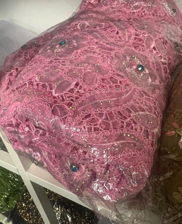 Dentelle rose pailletée